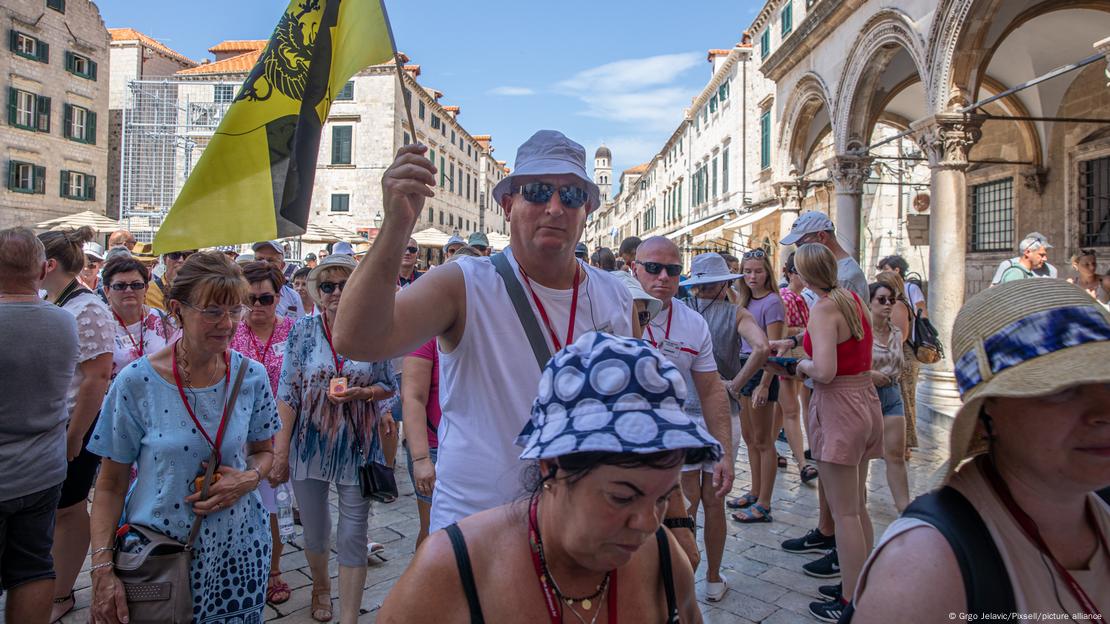 Rijeke turista sustavno uništavaju upravo ono čemu su se došli diviti Rijeke turista sustavno uništavaju upravo ono čemu su se došli diviti