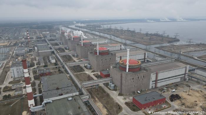 Blick aus der Vogelperspektive auf das AKW Saporischschja, Europas größte Atomanlage