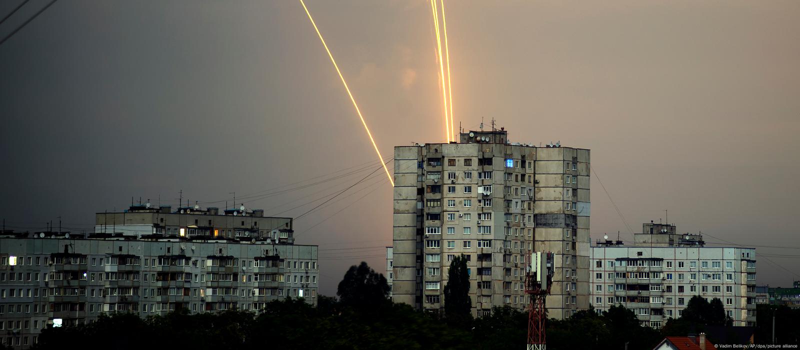 При обстреле общежития в Харькове погибли не менее 6 человек – DW –  18.08.2022