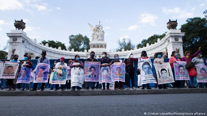 Familiares de los estudiantes de la formal de Ayotzinapa desaparecidos en 2014 