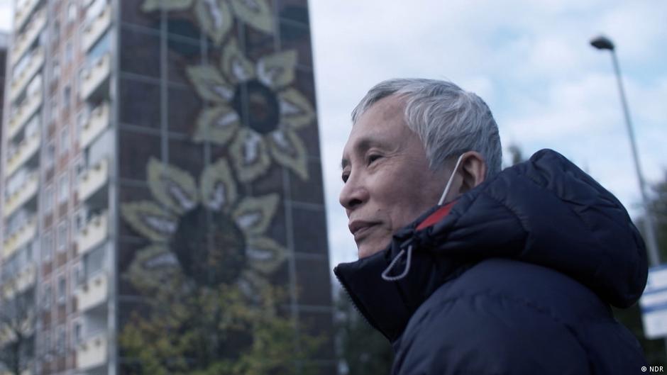 'Foreigners Out!' Legacy of Rostock riots DW 08/22/2022