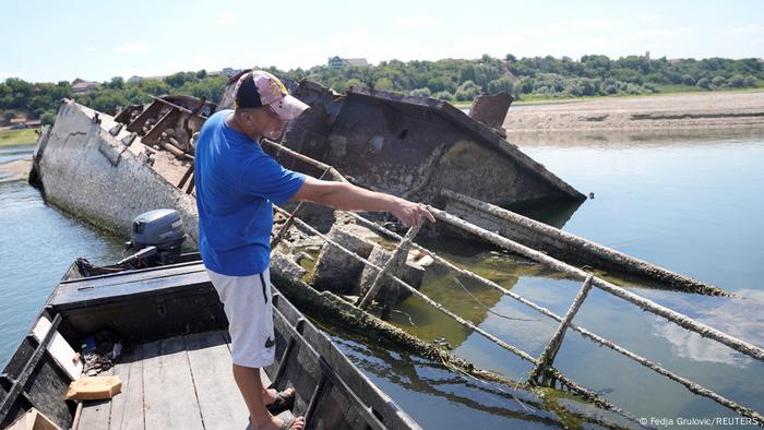 Donau Niedrigwasser legt deutsche Kriegsschiffe aus dem 2. Weltkrieg frei