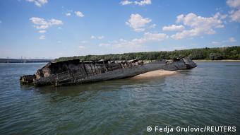 Donau Niedrigwasser legt deutsche Kriegsschiffe aus dem 2. Weltkrieg frei