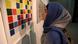 Una visitante observa un cuadro del artista estadounidense Sol Lewitt en el Museo de Arte Contemporáneo de Teherán Una visitante observa un cuadro del artista estadounidense Sol Lewitt en el Museo de Arte Contemporáneo de Teherán