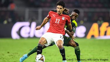 Kevin Bright of AC Milan U19 competes for the ball with Michael News  Photo - Getty Images