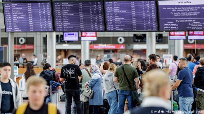 Lange Wartezeiten an deutschen Flughäfen