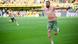 Oliver Burke, del Werder Bremen, celebra un gol contra el Borussia Dortmund en un partido que remontaron 3:2 con gol de último minuto. Oliver Burke, del Werder Bremen, celebra un gol contra el Borussia Dortmund en un partido que remontaron 3:2 con gol de último minuto.