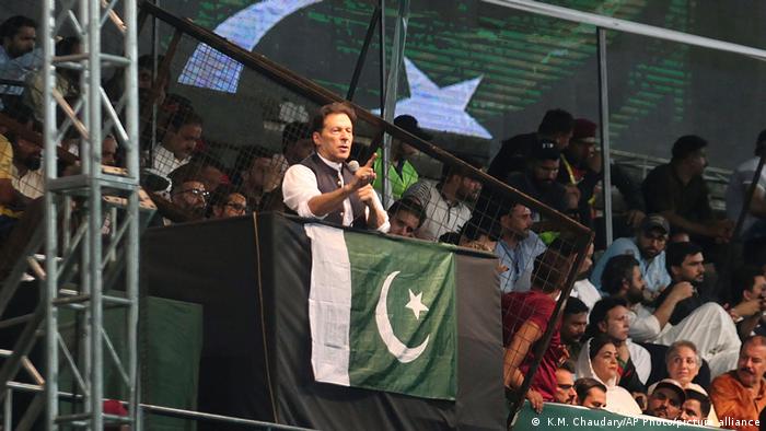 Pakistán: Imran Khan, durante un discurso en Lahore.