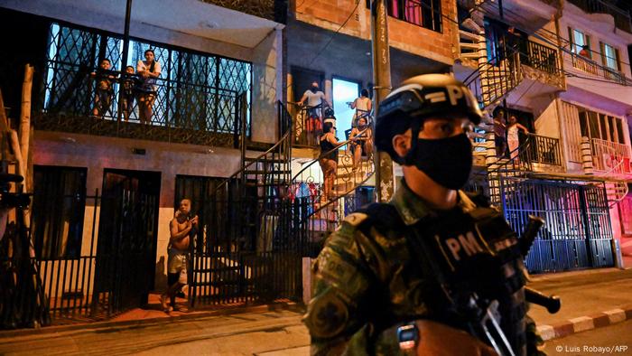 Imagen referencial de un soldado vigilando en Colombia.