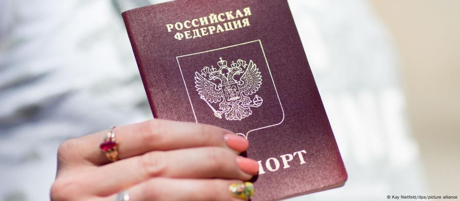 Viajar com um passaporte russo está mais difícil. Apesar disso, os russos ainda podem entrar em 90 países sem visto