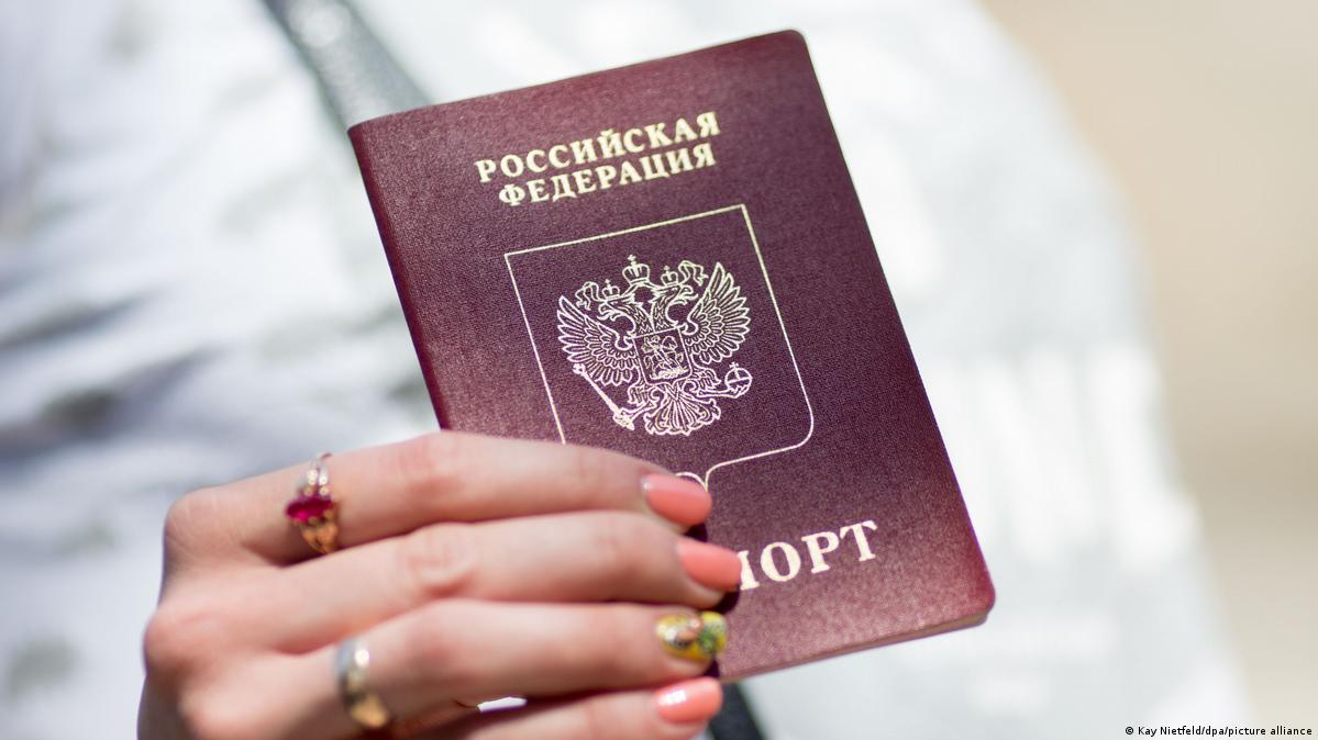 Rússia retém passaportes de funcionários do governo temendo