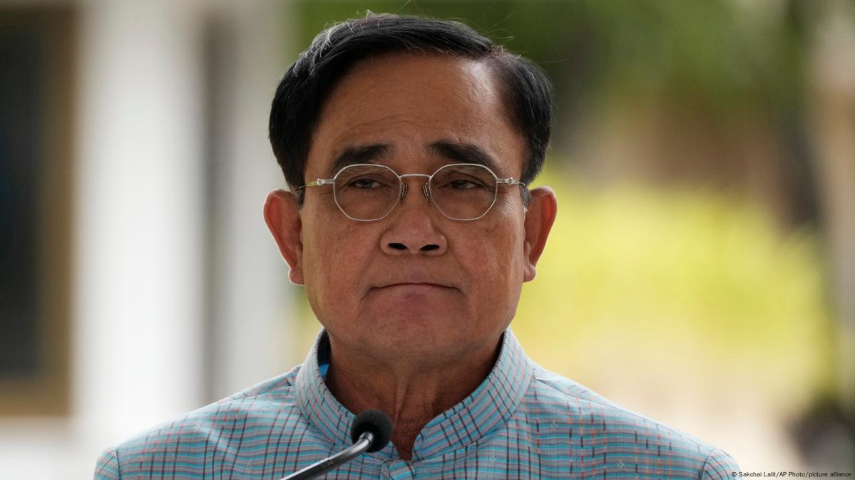 Thailand court suspends Prime Minister Prayut Chan ocha DW 08