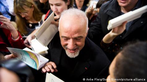 Why writer Paulo Coelho, who turns 75, is a global guru – DW – 08/23/2022