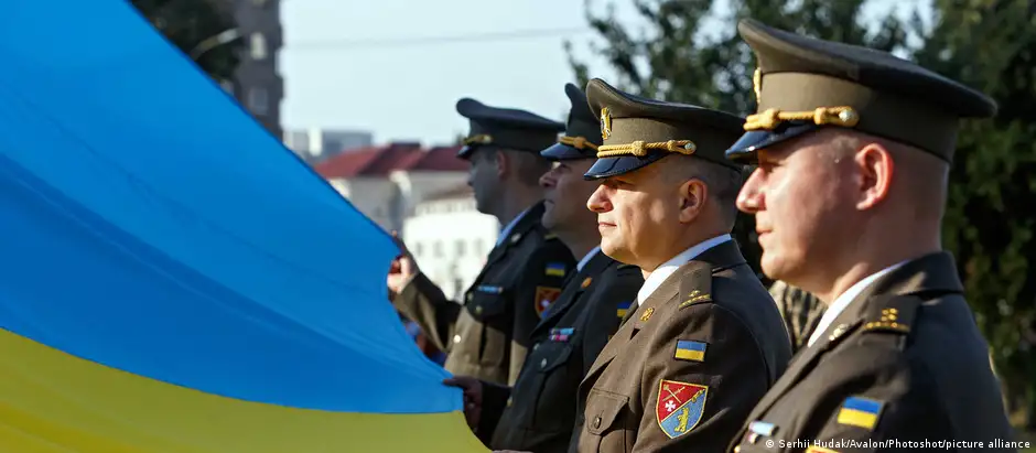 Українські військові з прапором України