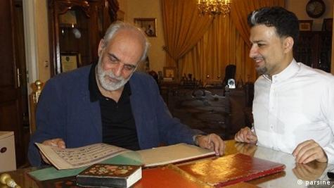 محمدصادق محفوظی (راست) در کنار نقاش و هنرمند ایرانی آیدین آغداشلو
