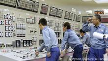 Operators of the No. 4 reactor of Kansai Electric Power Co.'s Takahama nuclear power plant on the Sea of Japan coast work to deliver electricity on May 22, 2017, before starting commercial operation in mid-June. (Kyodo)