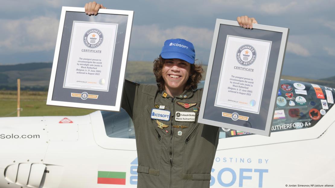 ځوان پیلوټ د د بلغاریا په صوفیا، هوایي ډګر کې تر راښکته کیدو وروسته