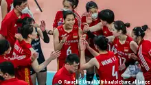(220825) -- PASIG CITY, Aug. 25, 2022 (Xinhua) -- Players of China cheer each other during the preliminary round pool A match against Iran in the 2022 AVC Cup for Women at the Philsports Arena in Pasig City, the Philippines, Aug. 25, 2022. (Xinhua/Rouelle Umali)