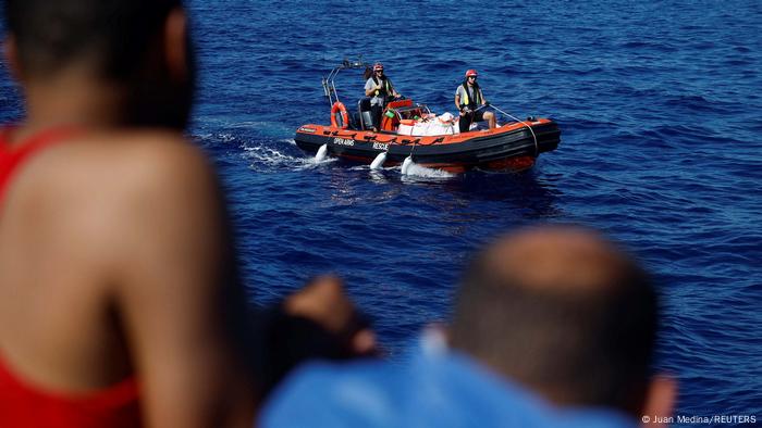 Salvataggio nel Mar Mediterraneo |  Apri l'arma Uno