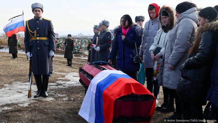 The funeral of a Russian Army paratrooper at a cemetery in Krasnoyarsk on March 18, 2022 러시아-우크라이나