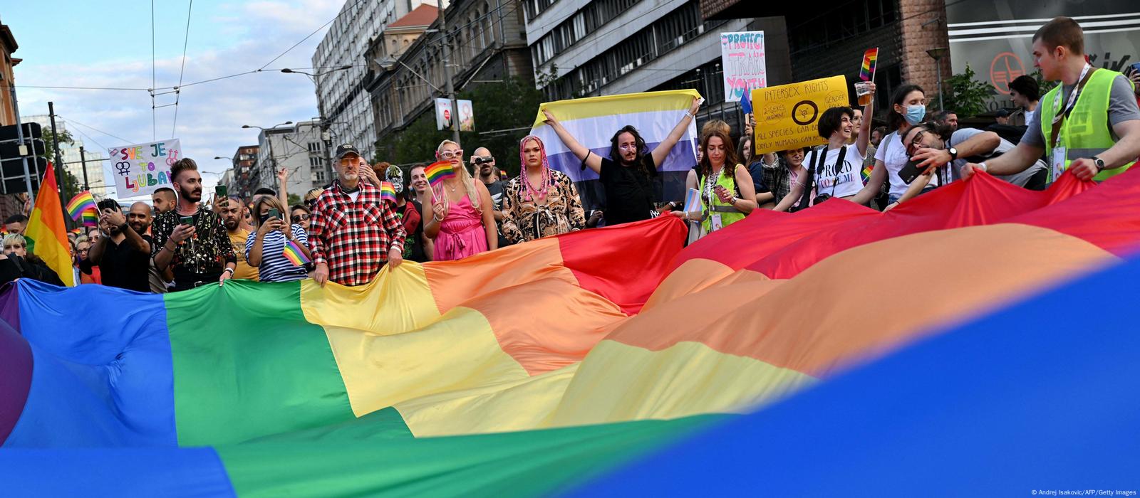 Власти Сербии хотят пресечь проведение EuroPride – DW – 27.08.2022