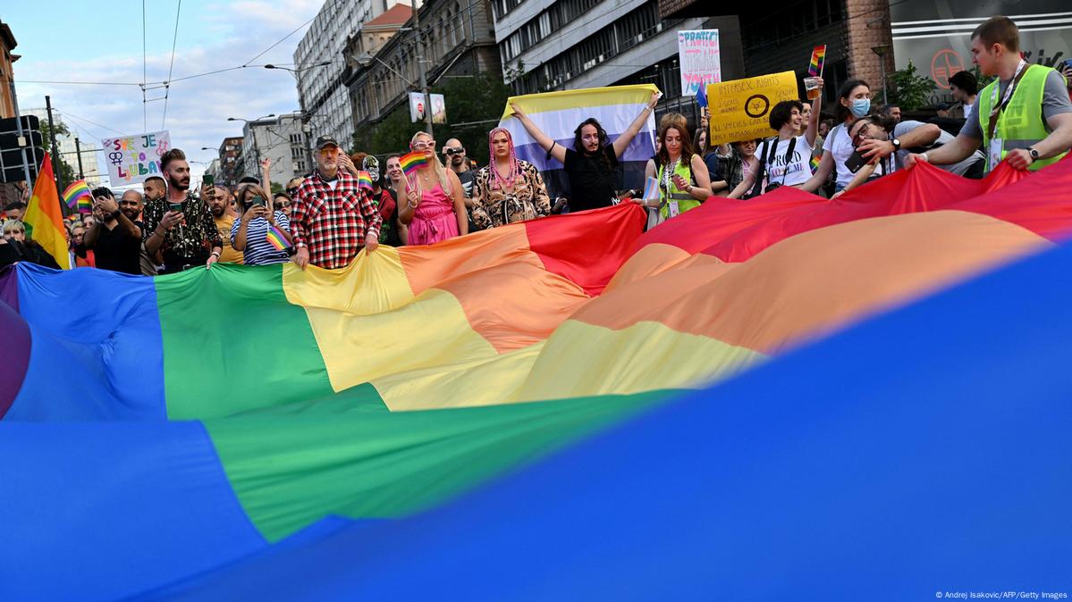 Власти Сербии хотят пресечь проведение EuroPride – DW – 27.08.2022