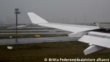 Regenwetter bei der Landung auf den Flughafen BER Berlin-Brandenburg.