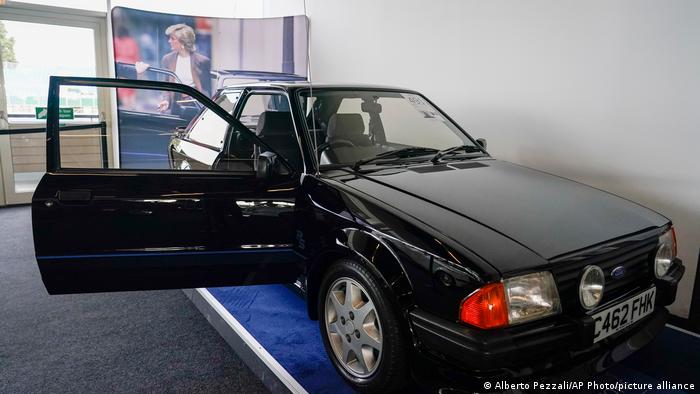 Princess Diana′s unique Ford Escort sells for £650,000 at auction | News |  DW | 27.08.2022