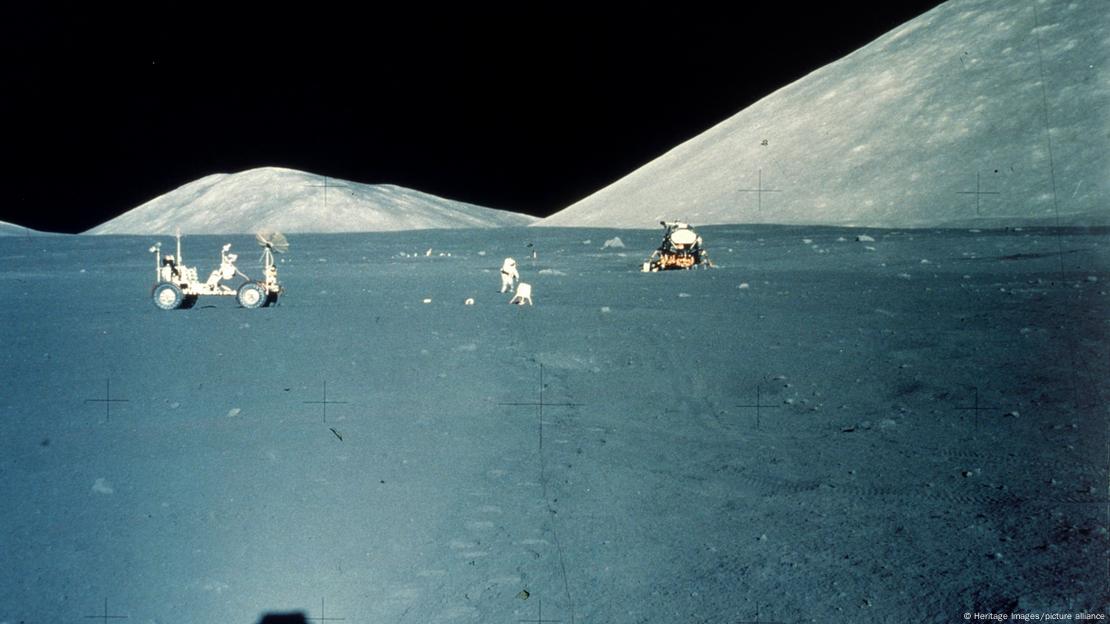 Lugar del alunizaje de la misión Apolo, en 1972. Lugar del alunizaje de la misión Apolo, en 1972.