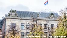 DEN HAAG, 07-11-2019, Ministry of Defense mainbuilding at The Hague. Dutch flag.