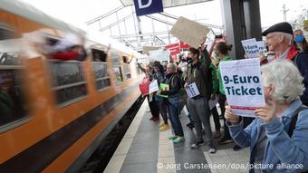 Deutschland |  Demonstration für eine Folge zum 9-Euro-Ticket