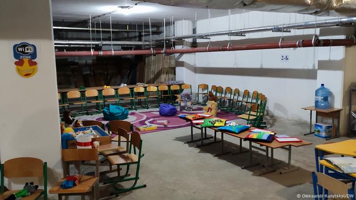 Ukraine Bunker in einer Schule in Kiew