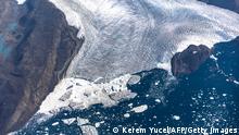 19.07.2022
An aerial view of icebergs and ice sheet in the Baffin Bay near Pituffik, Greenland on July 19, 2022 as captured on a NASA Gulfstream V plane while on an airborne mission to measure melting Arctic sea ice. - New observations from ICESAT-2 show remarkable Arctic Sea ice thinning in just three years. Over the past two decades, the Arctic has lost about one-third of its winter sea ice volume, largely due to a decline in sea ice that persists over several years, called multiyear ice, according to a new study. The study also found sea ice is likely thinner than previous estimates. (Photo by Kerem Yücel / AFP) (Photo by KEREM YUCEL/AFP via Getty Images)