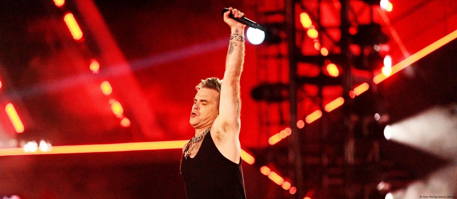 He's The One: Robbie Williams marca fecho do North Festival com atuação de  sorrir e chorar por mais - JPN