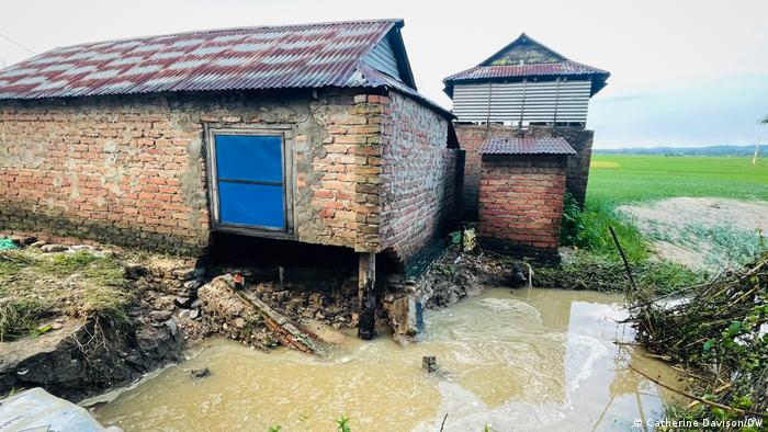 A flood-damaged house near to the Kosi river