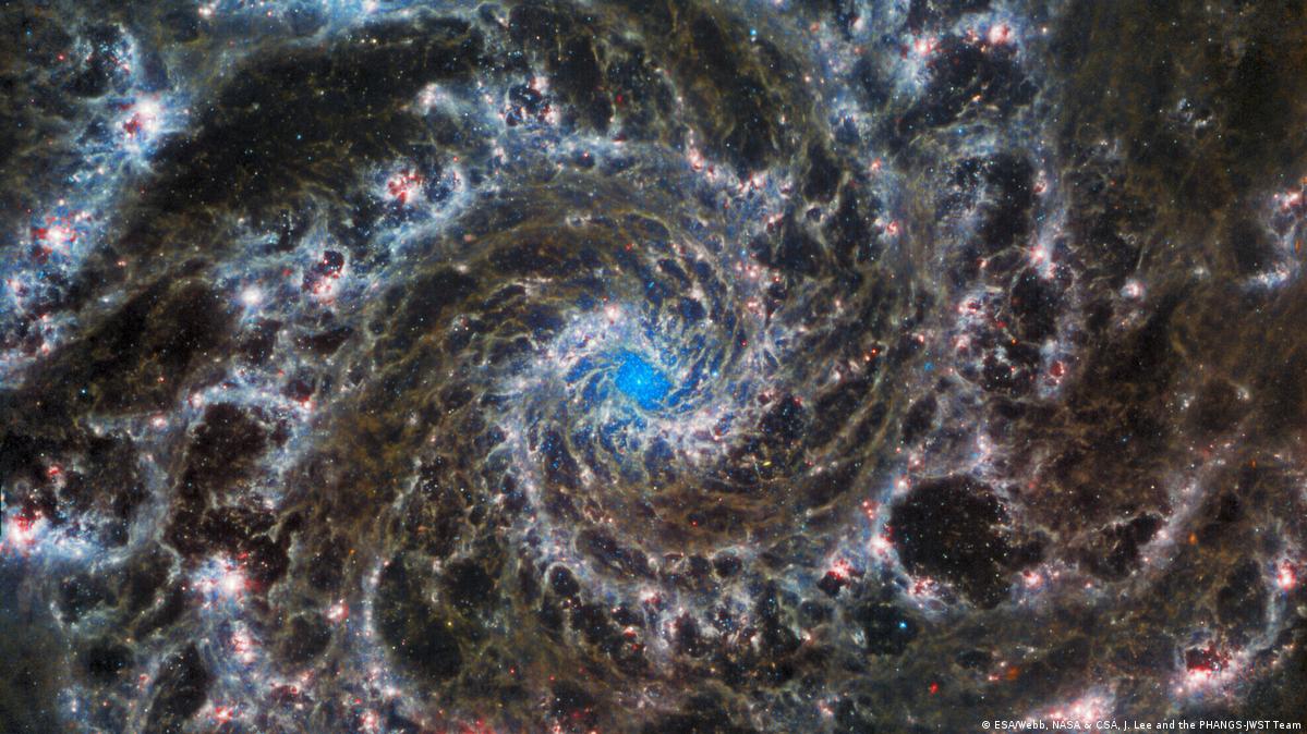 Revelan nuevos detalles del corazón de la Galaxia Fantasma – DW – 31/08 ...
