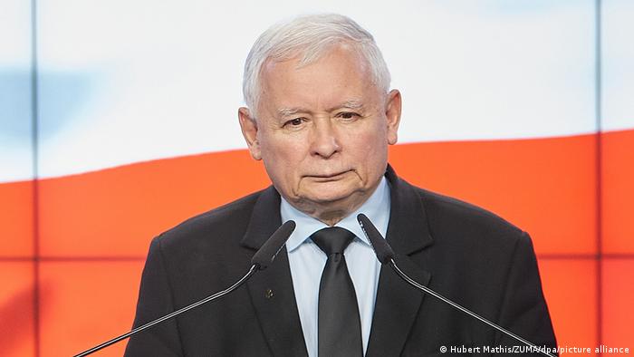 Jaroslaw Kaczinski anunció que el gobierno polaco reclamará 1,35 billones de euros a Alemania por los daños infligidos a su país durante la Segunda Guerra Mundial.