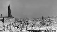 Blick auf das zerstörte Warschau 1945.