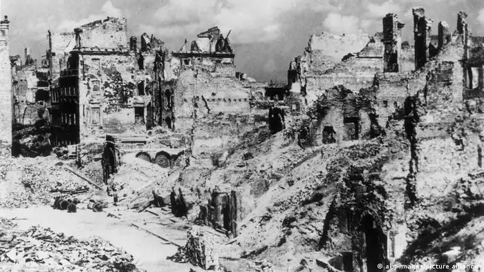 华沙在二战期间遭受严重破坏