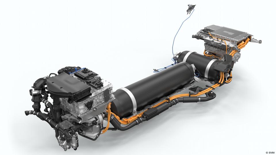 Так водневий автомобіль BMW iX5 Hydrogen виглядає