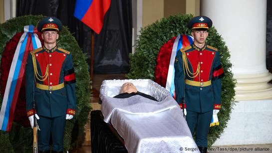 Gorbachev funeral draws thousands – DW – 09/03/2022