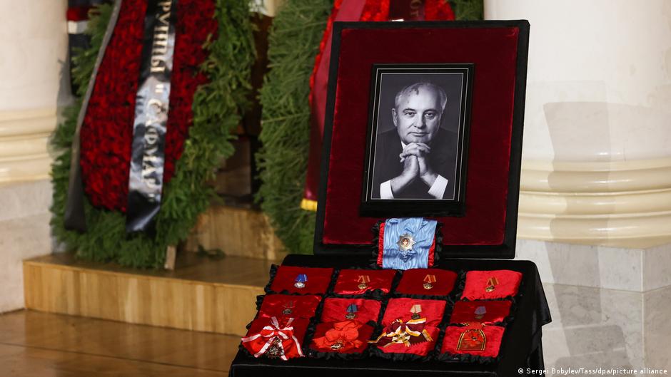 Soviet Union′s last leader Mikhail Gorbachev to be buried in Moscow | News | DW - Vimarsana News
