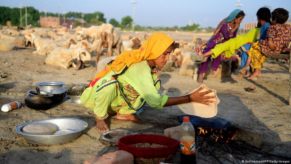 Pakistan election: Why are rural women more willing to vote? – DW – 01/17/2024 - Vimarsana News