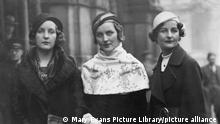 Three of the famous Mitford Sisters, daughters of Lord and Lady Redesdale, photographed in the street. From left to right are Unity (Unity Valkyrie Freeman-Mitford, 1914-1948), Diana (nee Diana Freeman-Mitford, Mrs Bryan Walter Guinness, later Lady Mosley, 1910-2003), and Nancy (Nancy Freeman-Mitford, later Mrs Rodd, 1904-1973). circa 1930s (Mary Evans Picture Library) || Nur für redaktionelle Verwendung