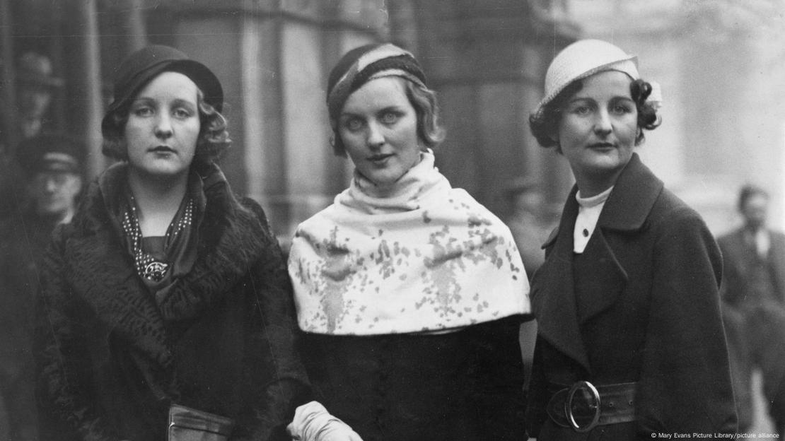 Unity Mitford ve kız kardeşleri Diana ve Nancy