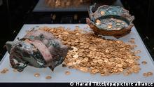 Der Trierer Goldschatz liegt hinter Sicherheitsglas im Rheinischen Landesmuseum. Nach einem misslungenen Raubversuch in 2019 ist der 18,5 kg schwere Schatz aus 2518 Goldmünzen ab Samstag 10. September wieder für die Öffentlichkeit zu sehen.