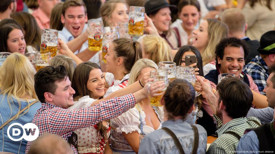 Germany's risky alcohol consumption – DW – 09/30/2022