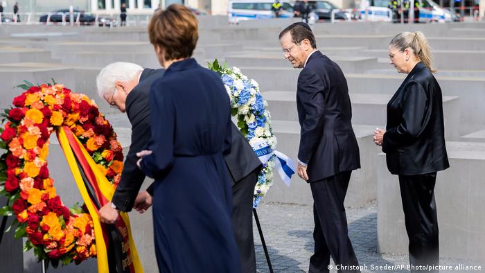 German President Frank-Walter Steinmeier (L) and Israeli President Isaac Herzog laying wreaths at the Berlin Holocaust memorial, accompanied by their wives