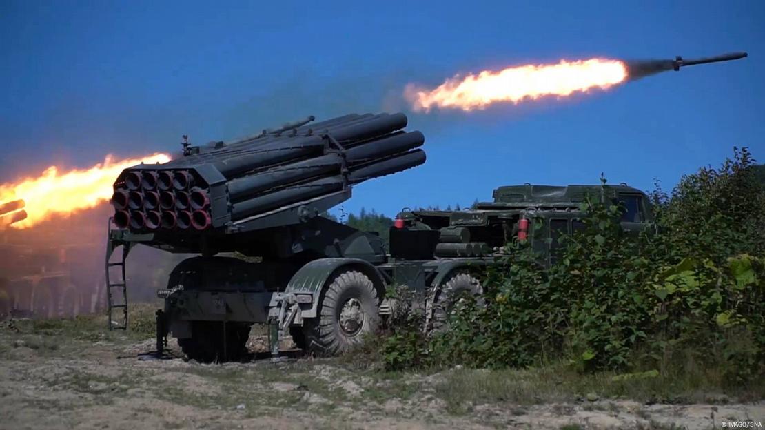 Ukraine-Konflikt, BM-27 Mehrfachraketenwerfersystem der russischen Armee im Einsatz