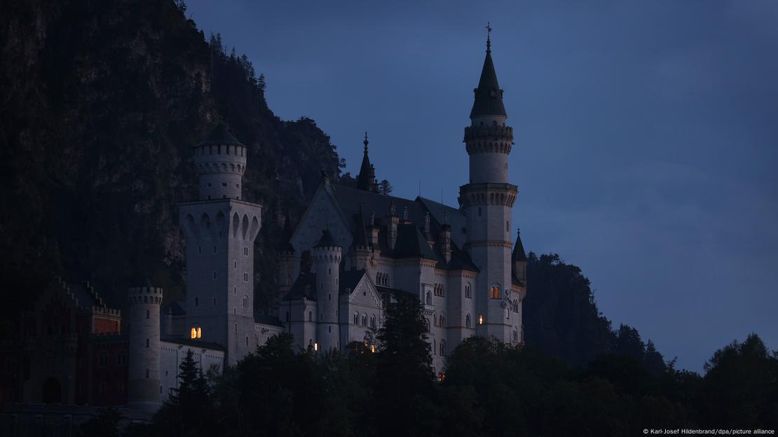 Almanya'daki ünlü Neuschwanstein Şatosu da karanlıklar içinde 